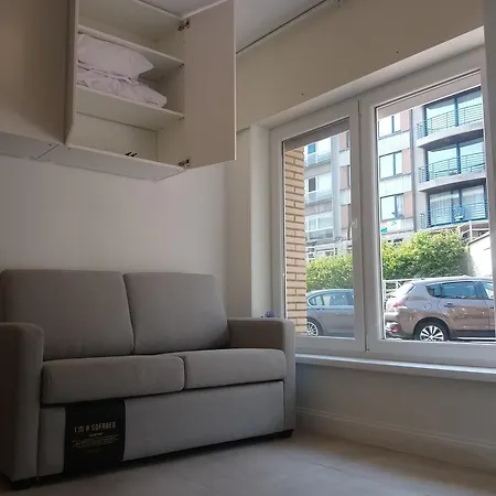 Center Avenue Studio Apartment *